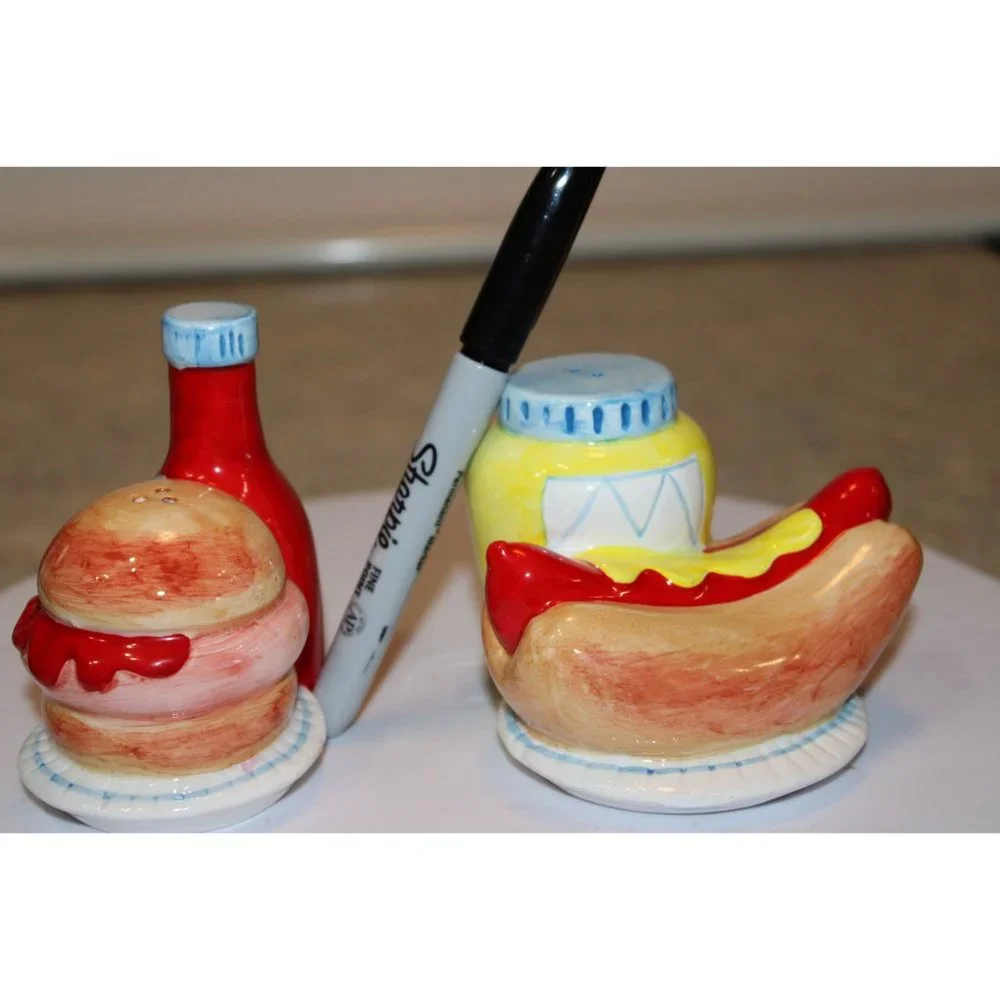 Salt & Pepper Shakers - Hamburger w/Ketchup and Hot Dog w/Mustard Large.